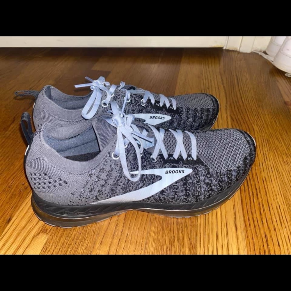 Brooks Bedlam tennis shoes